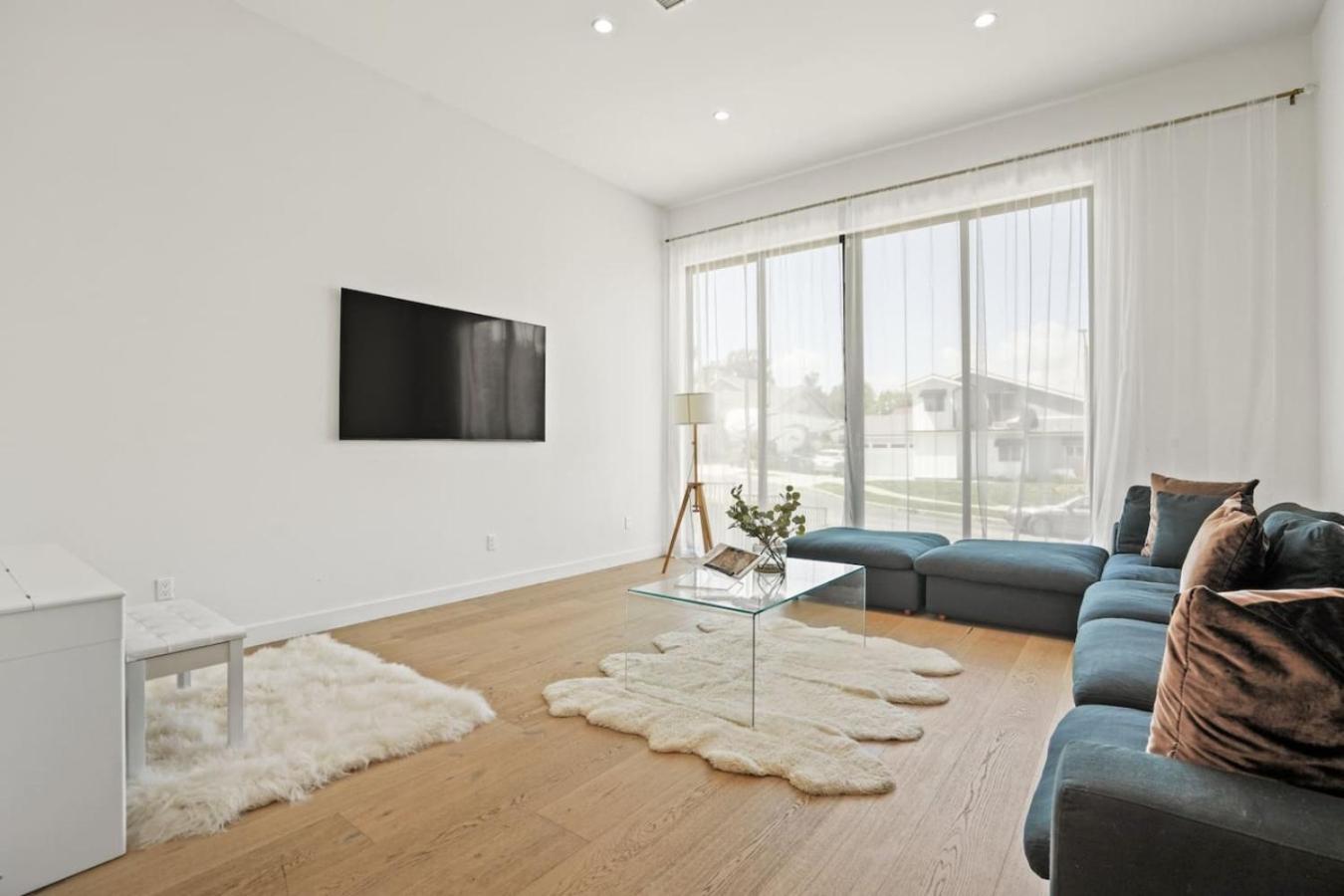 Modern High End High Ceiling 3bd La * Los Angeles