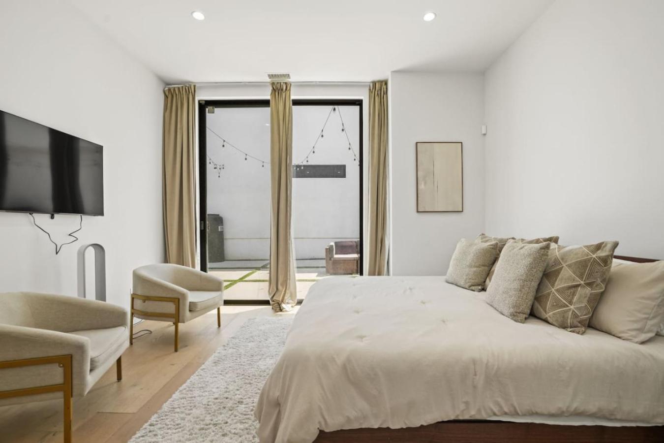 Modern High End High Ceiling 3bd La