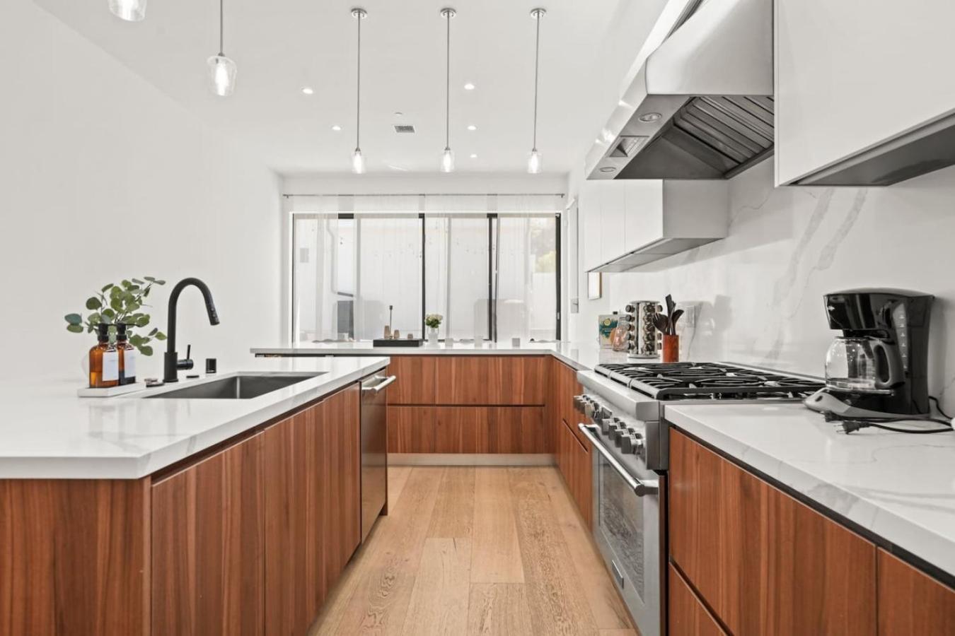 Modern High End High Ceiling 3bd La *
