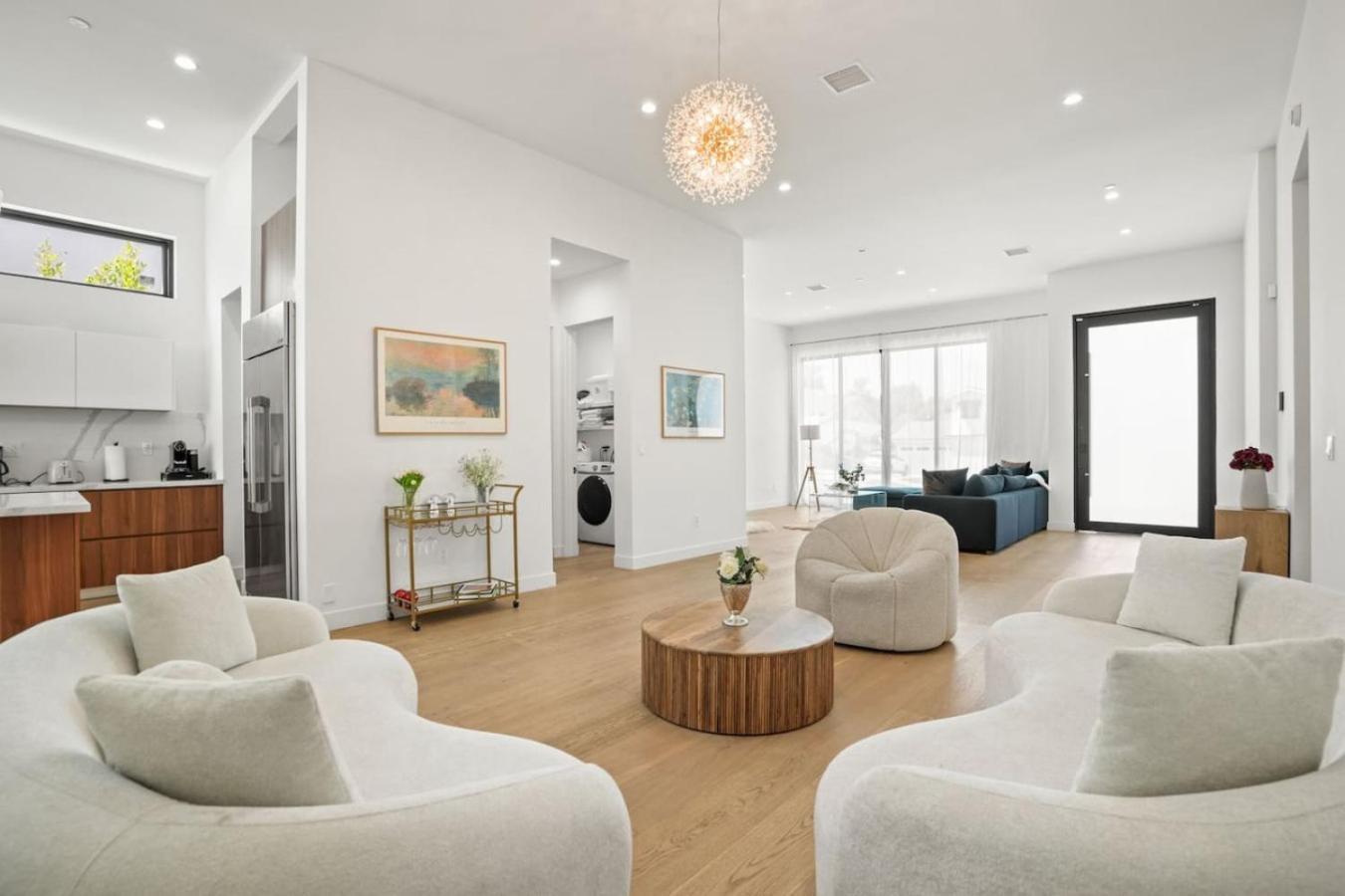 Modern High End High Ceiling 3bd La